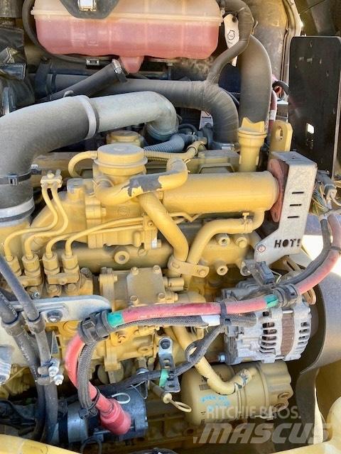 CAT 908 M Фронтальные погрузчики