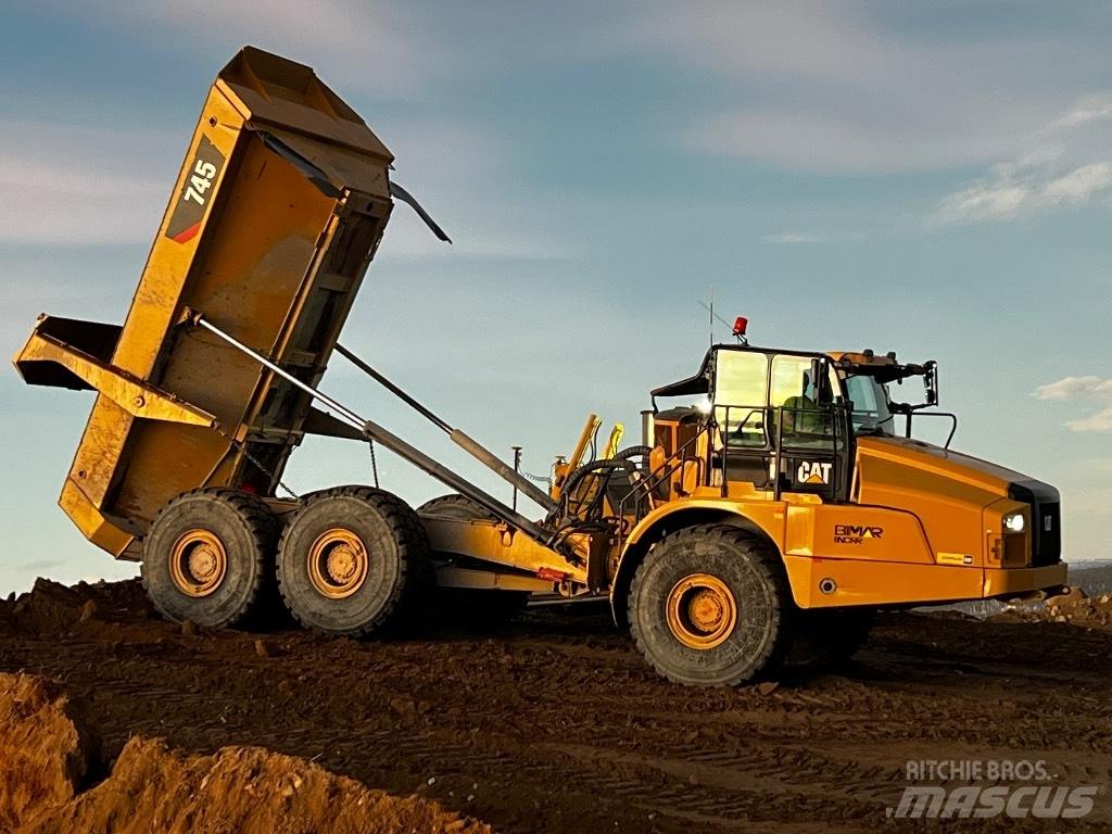 CAT 745 Шарнирно-сочленённые самосвалы