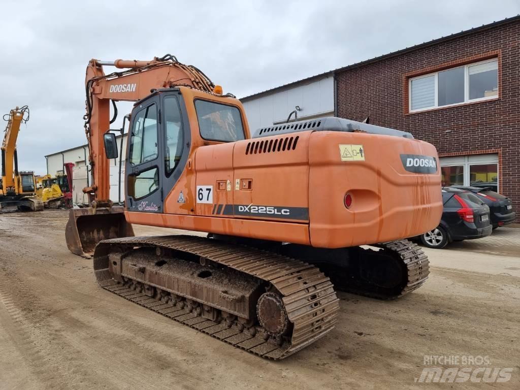 Doosan DX 225 LC Гусеничные экскаваторы
