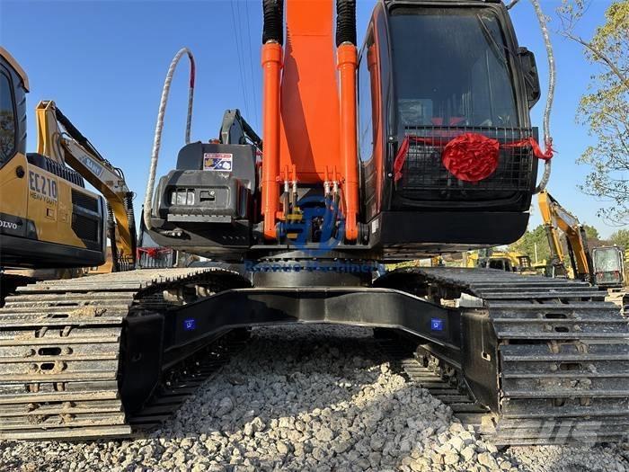 Hitachi ZX 200 Гусеничные экскаваторы