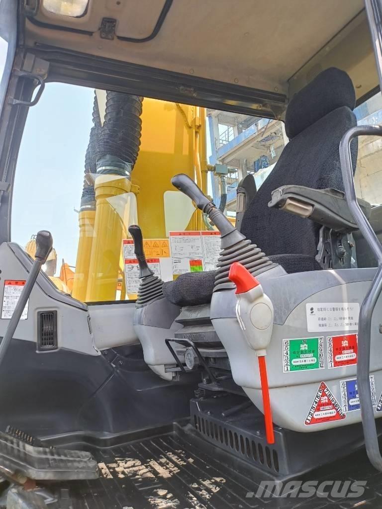 Komatsu PC130 Гусеничные экскаваторы