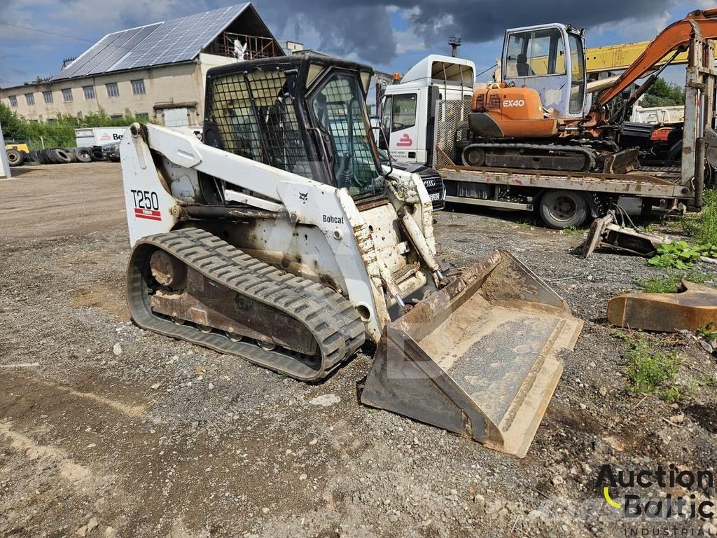 Bobcat T 250 Гусеничные фронтальные погрузчики