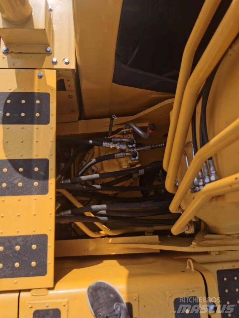 Komatsu PC 200 Гусеничные экскаваторы