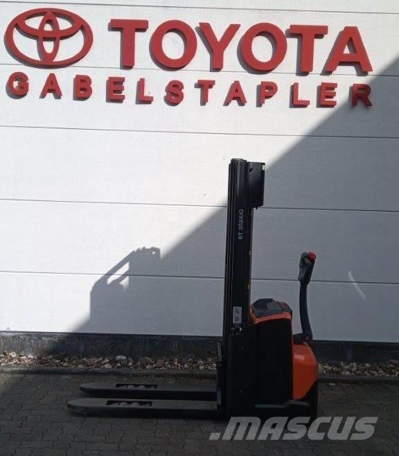 Toyota SWE120L Ручные штабелёры с электроподъёмом