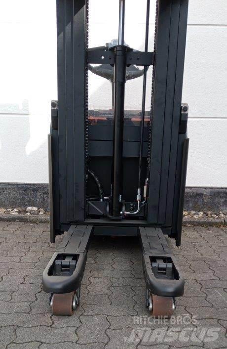 Toyota SWE120L Ручные штабелёры с электроподъёмом