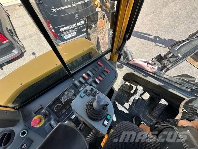 Huddig 1260B City Экскаваторы-погрузчики