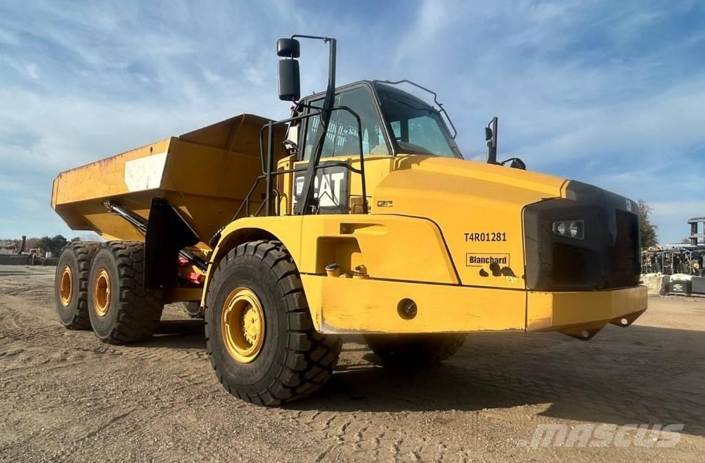 CAT 740B Шарнирно-сочленённые самосвалы