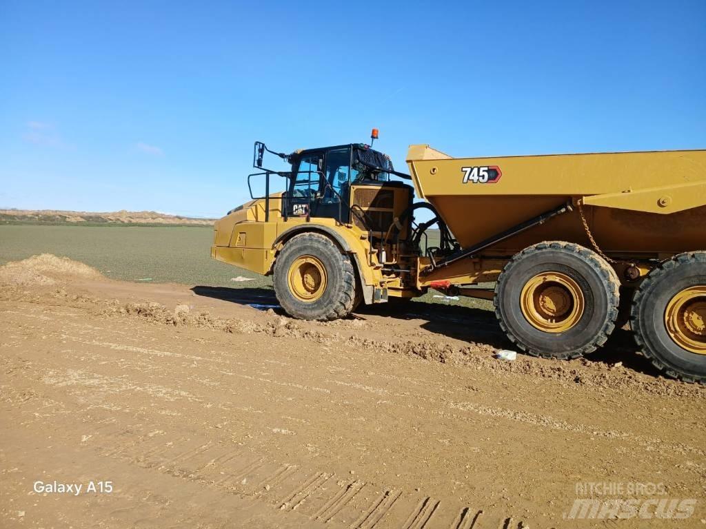 CAT 745 Шарнирно-сочленённые самосвалы