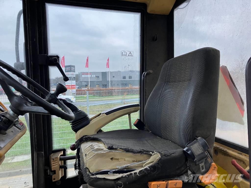 Hydrema WL 480 C Фронтальные погрузчики