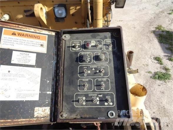 CAT AP-1000B Асфальтоукладчики