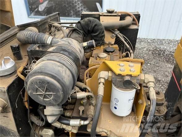 CAT CB-224E Грунтовые катки