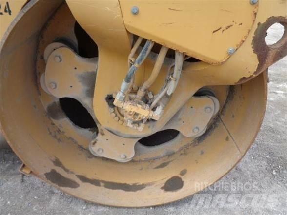 CAT CB54 Грунтовые катки