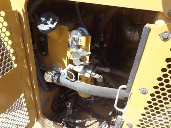 CAT CB64B Грунтовые катки