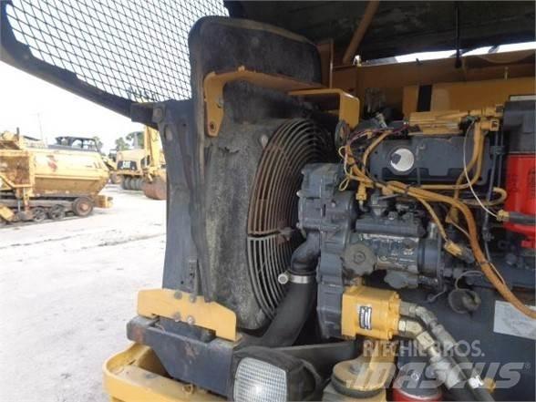 CAT PS-150C Пневматические катки