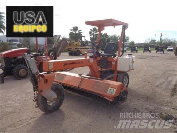  LAYMOR SM300 Вакуумные уборочные машины