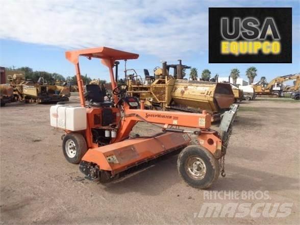  LAYMOR SM300 Вакуумные уборочные машины