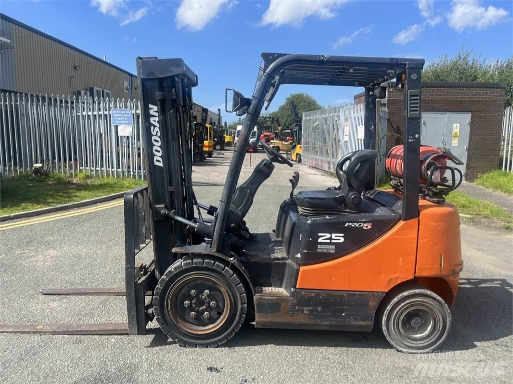 Doosan G25P-5 Газовые погрузчики