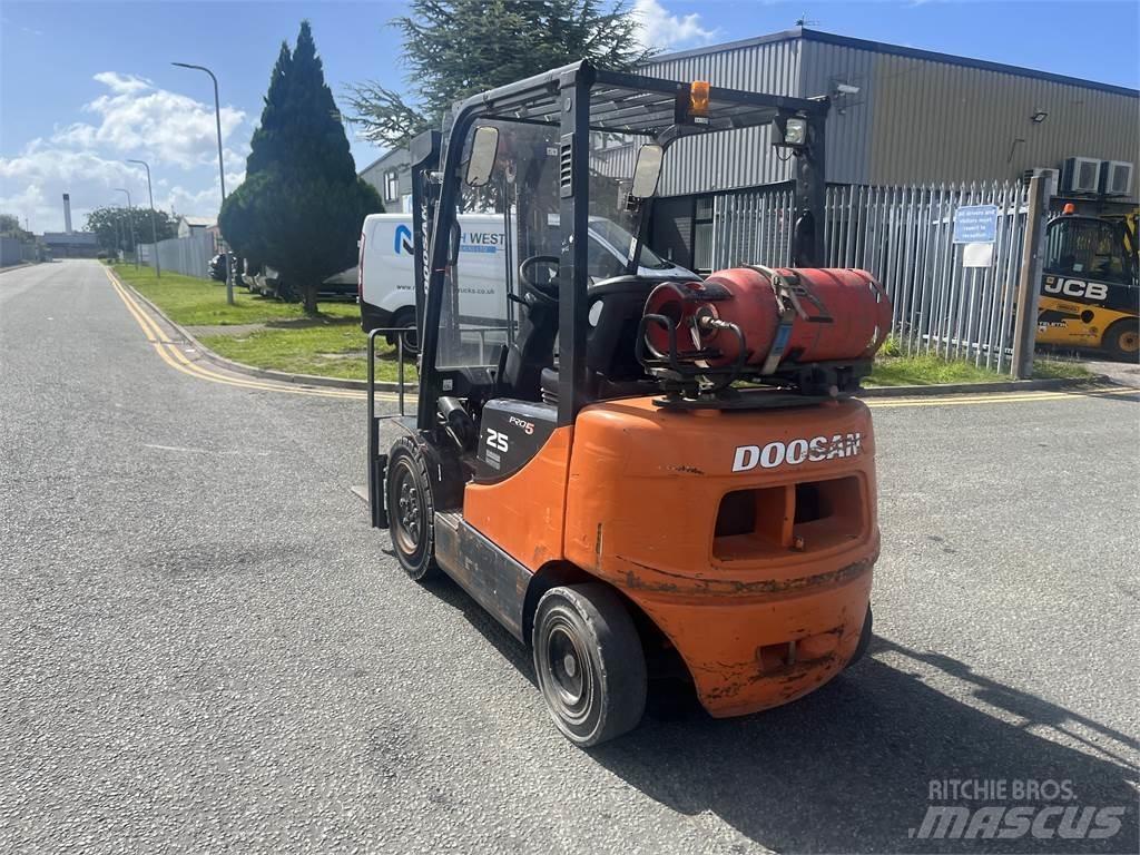 Doosan G25P-5 Газовые погрузчики
