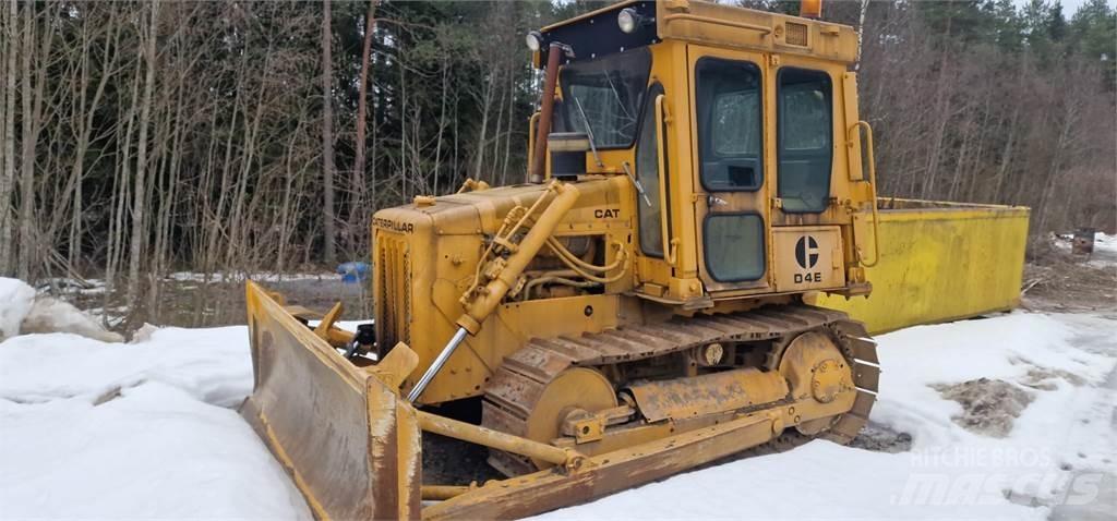 CAT D4E Гусеничные бульдозеры