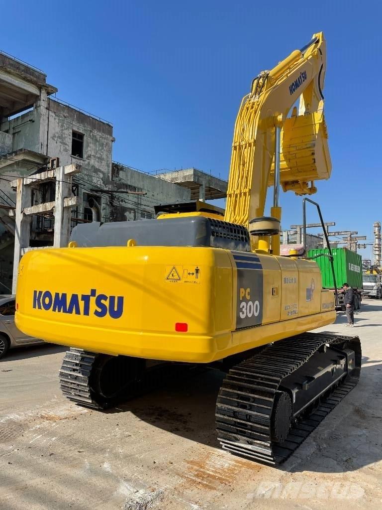 Komatsu PC 300-7 Гусеничные экскаваторы