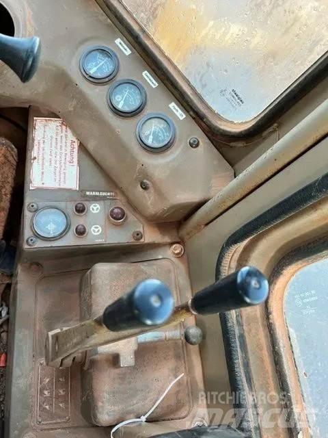CAT 966D Фронтальные погрузчики