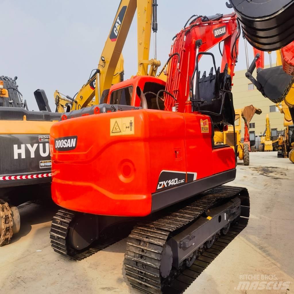 Doosan DX 140 Гусеничные экскаваторы