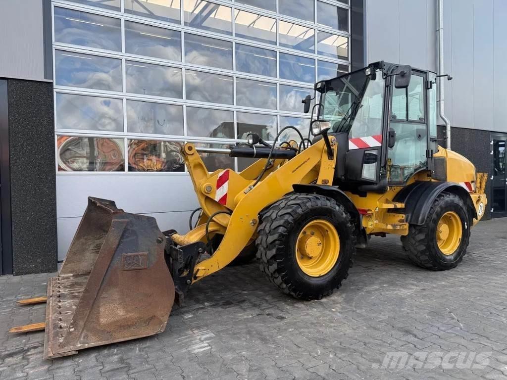 CAT 908H2 Фронтальные погрузчики