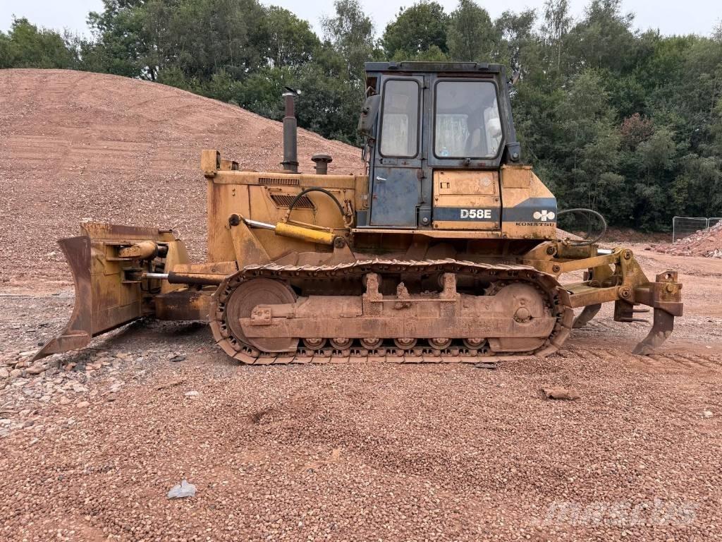 Komatsu D58E-1 Гусеничные бульдозеры