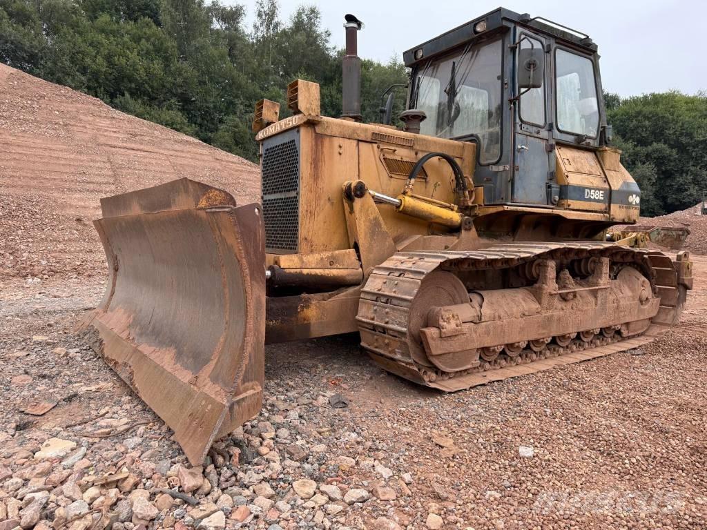 Komatsu D58E-1 Гусеничные бульдозеры