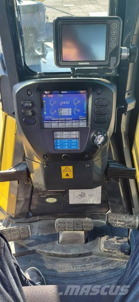 Komatsu D65EXi Гусеничные бульдозеры