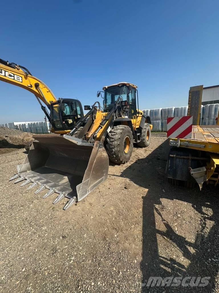JCB 436 HT Фронтальные погрузчики