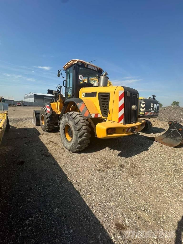 JCB 436 HT Фронтальные погрузчики