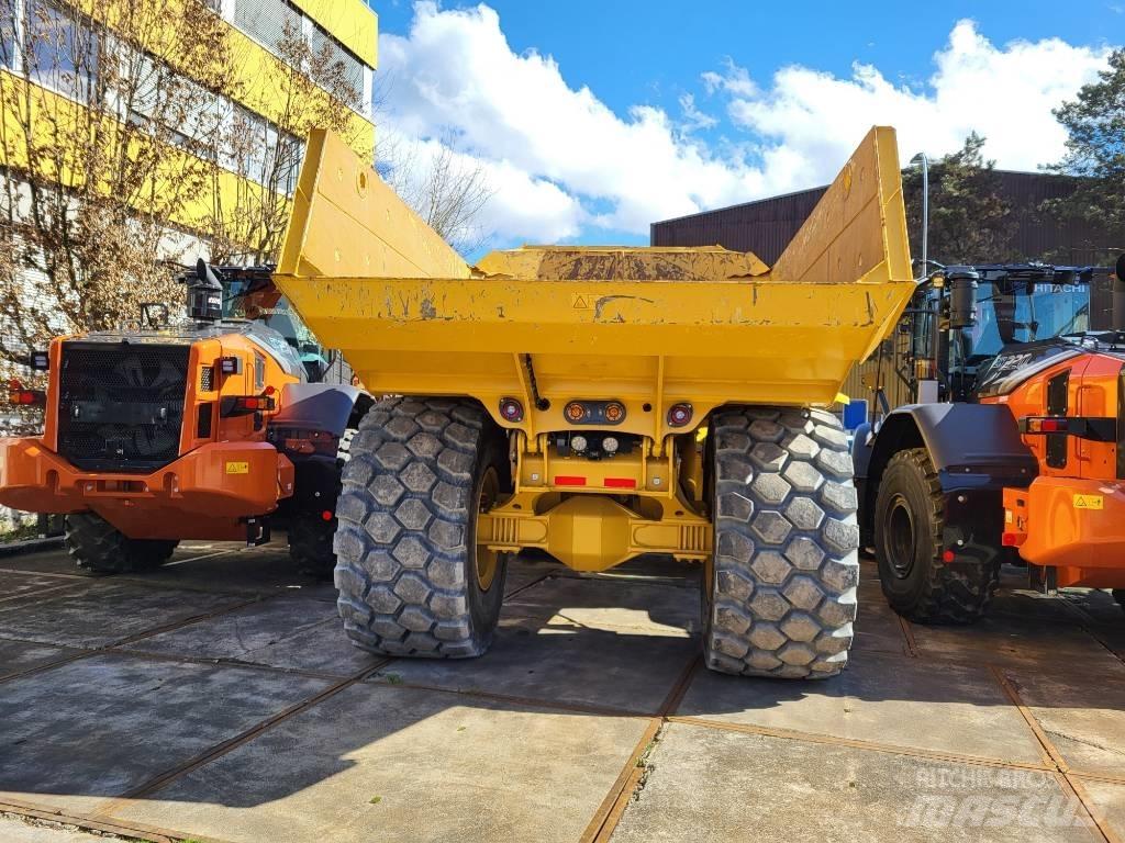 Bell B30E 4x4 Шарнирно-сочленённые самосвалы