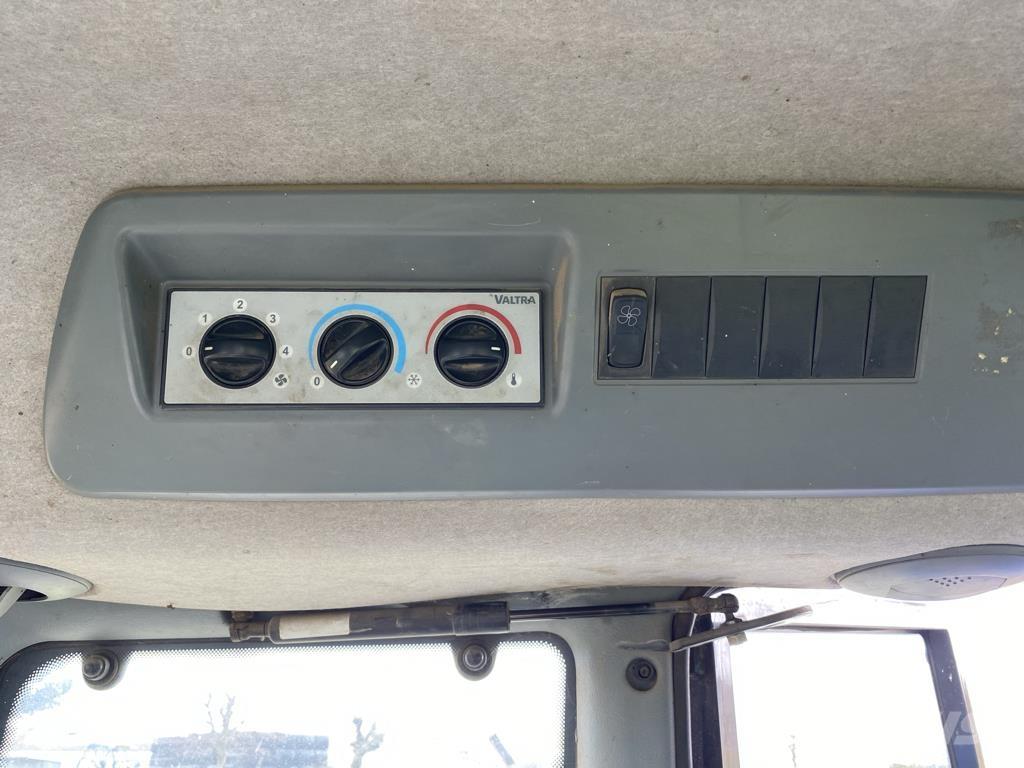 Valtra N92 HITECH Трактора