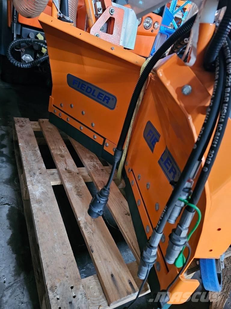 Holder C65 SC Коммунальные мини-погрузчики