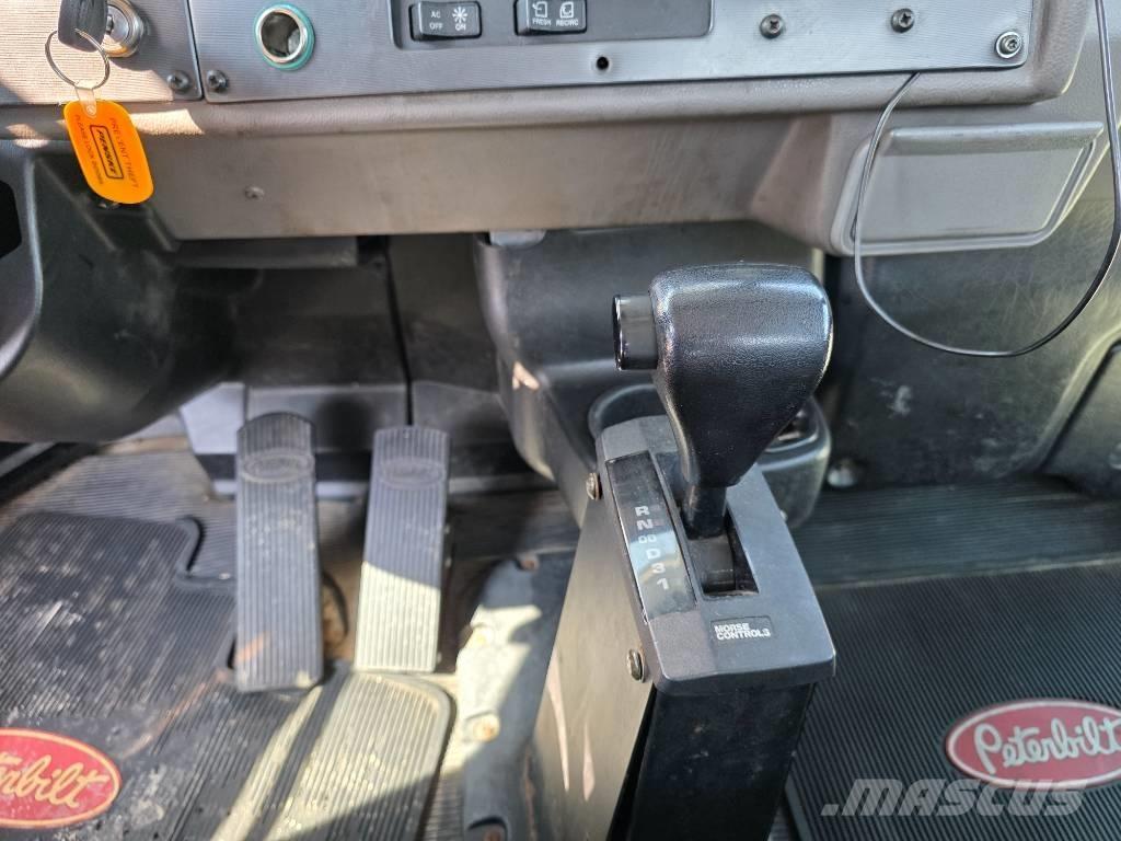 Peterbilt 335 Шасси с кабиной