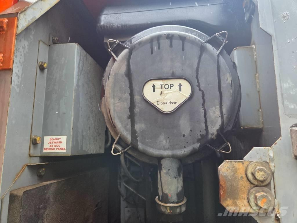 Hitachi ZX 210 LC-3 Гусеничные экскаваторы