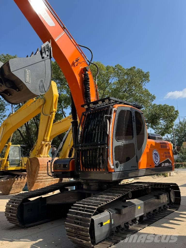 Doosan DX 225 Гусеничные экскаваторы
