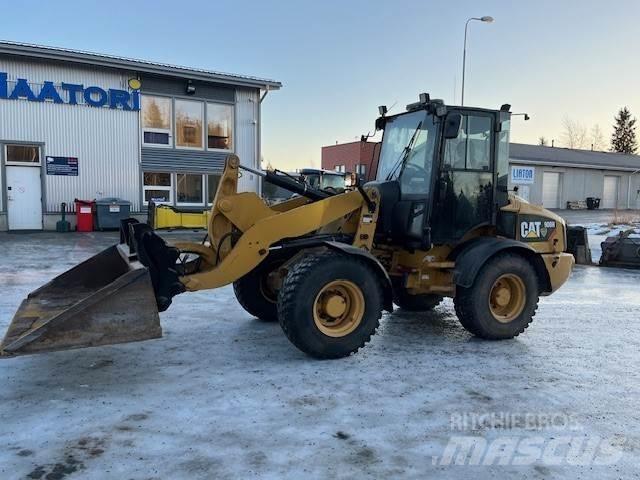 CAT 908H Фронтальные погрузчики