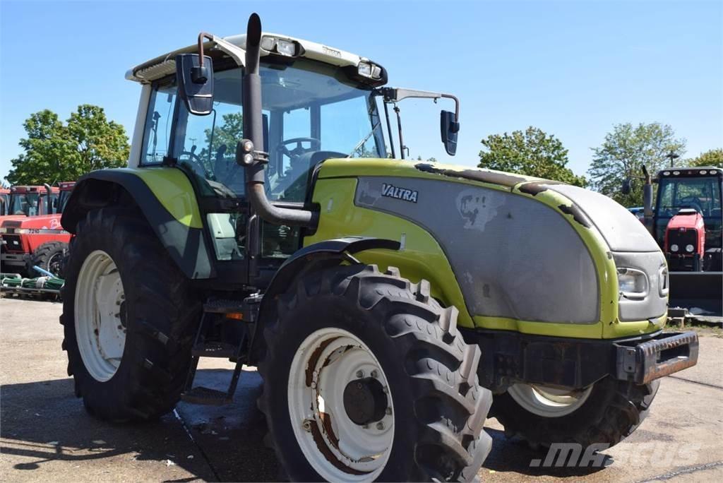 Valtra T120 Трактора