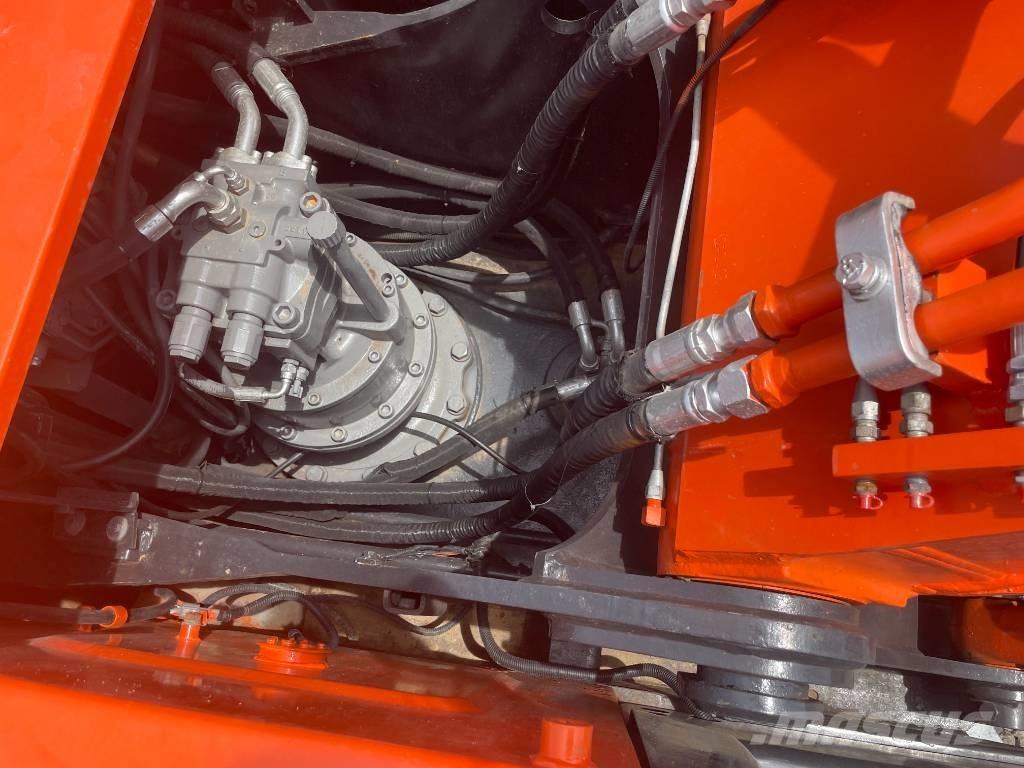 Hitachi ZX 200 Гусеничные экскаваторы