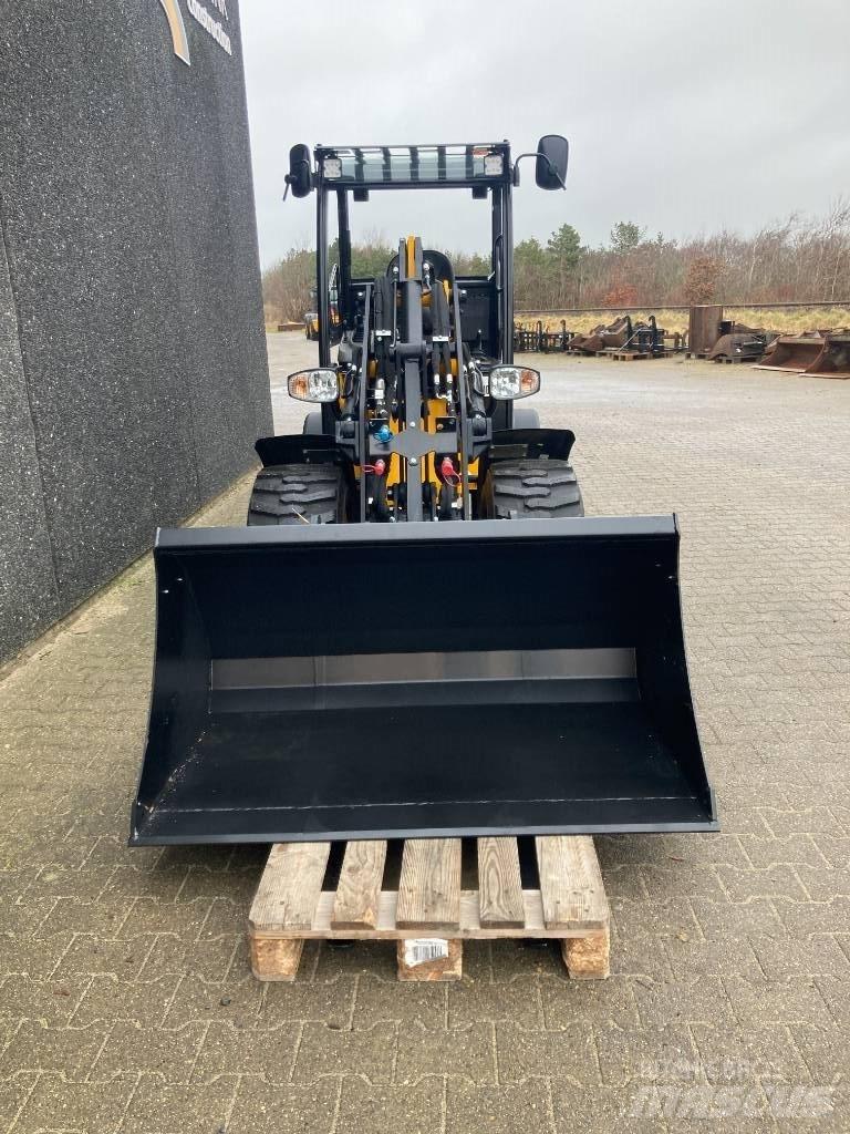 JCB 403 - Fabriksny Малые погрузчики