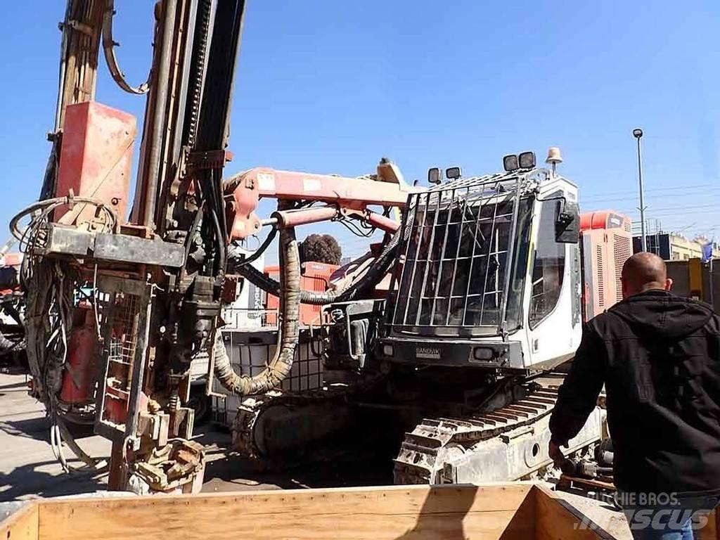 Sandvik DX800 Буровые вышки