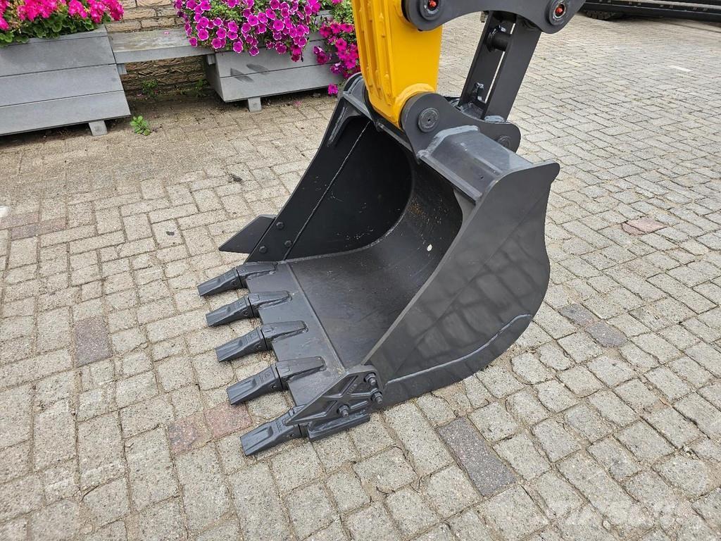 XCMG XE60GA Мини-экскаваторы