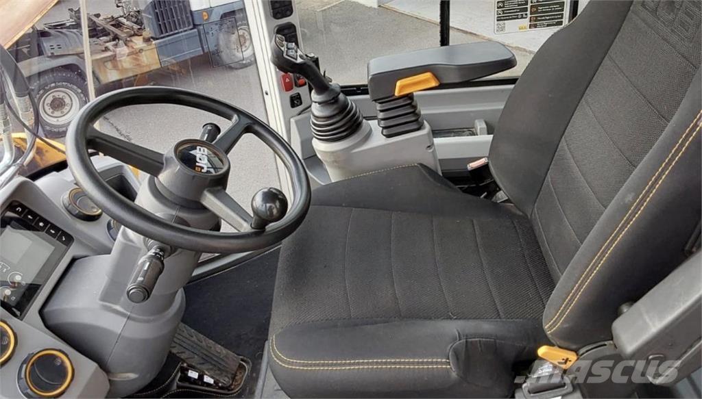 JCB 427 AGRI Фронтальные погрузчики