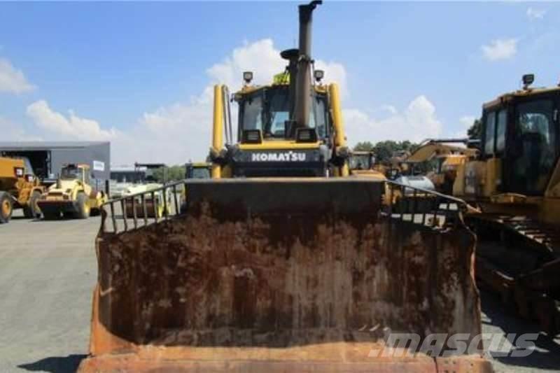 Komatsu D65 EX-16 Гусеничные бульдозеры