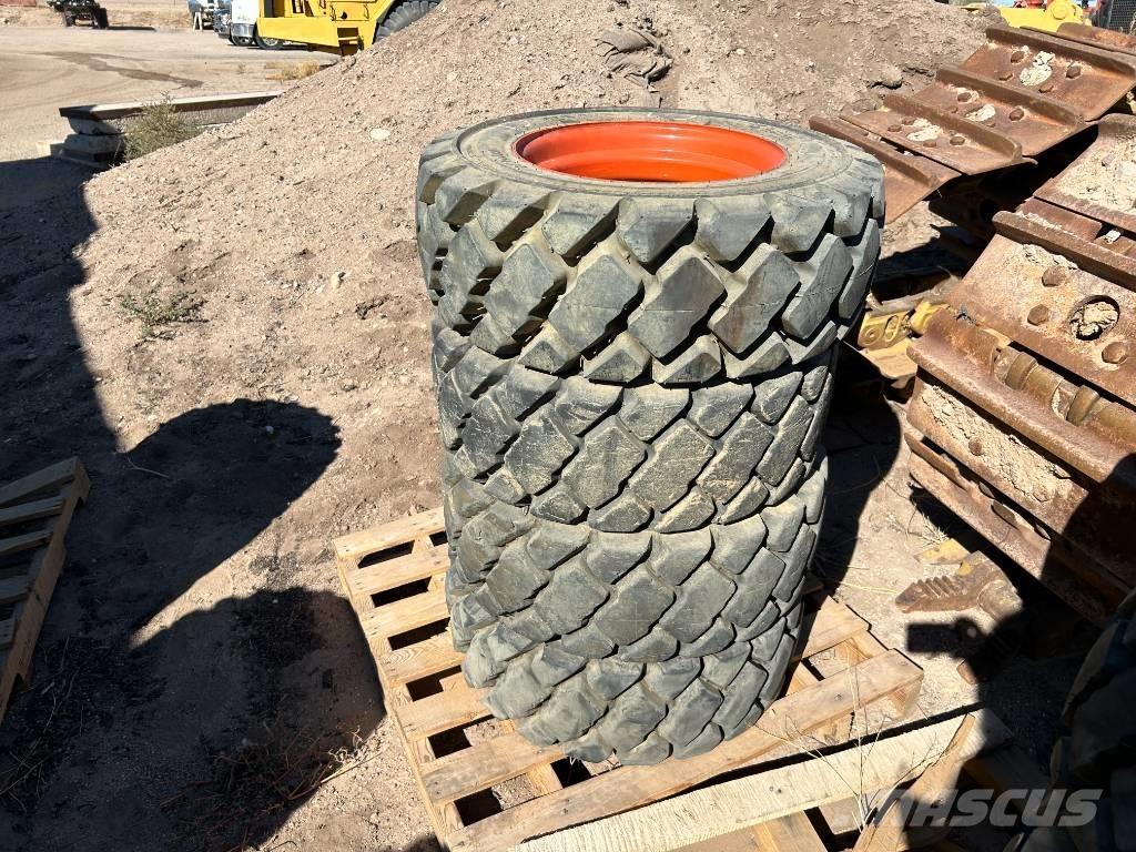 Bobcat 10x16.5 Tires Шины и колёса
