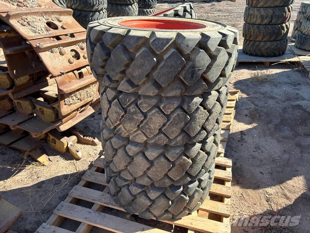 Bobcat 10x16.5 Tires Шины и колёса