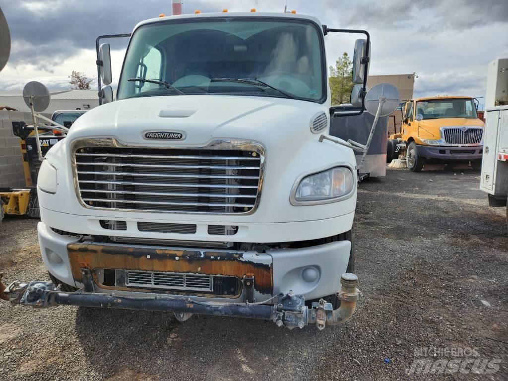 Freightliner M2-106 Поливочные машины