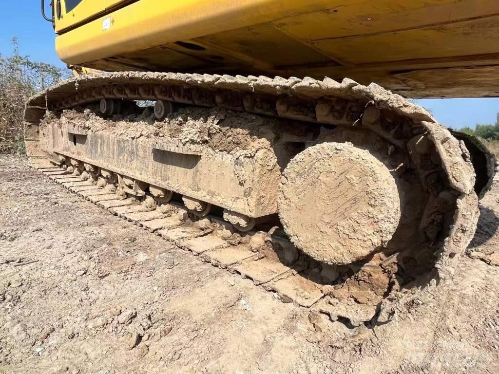 Komatsu PC 220 Гусеничные экскаваторы